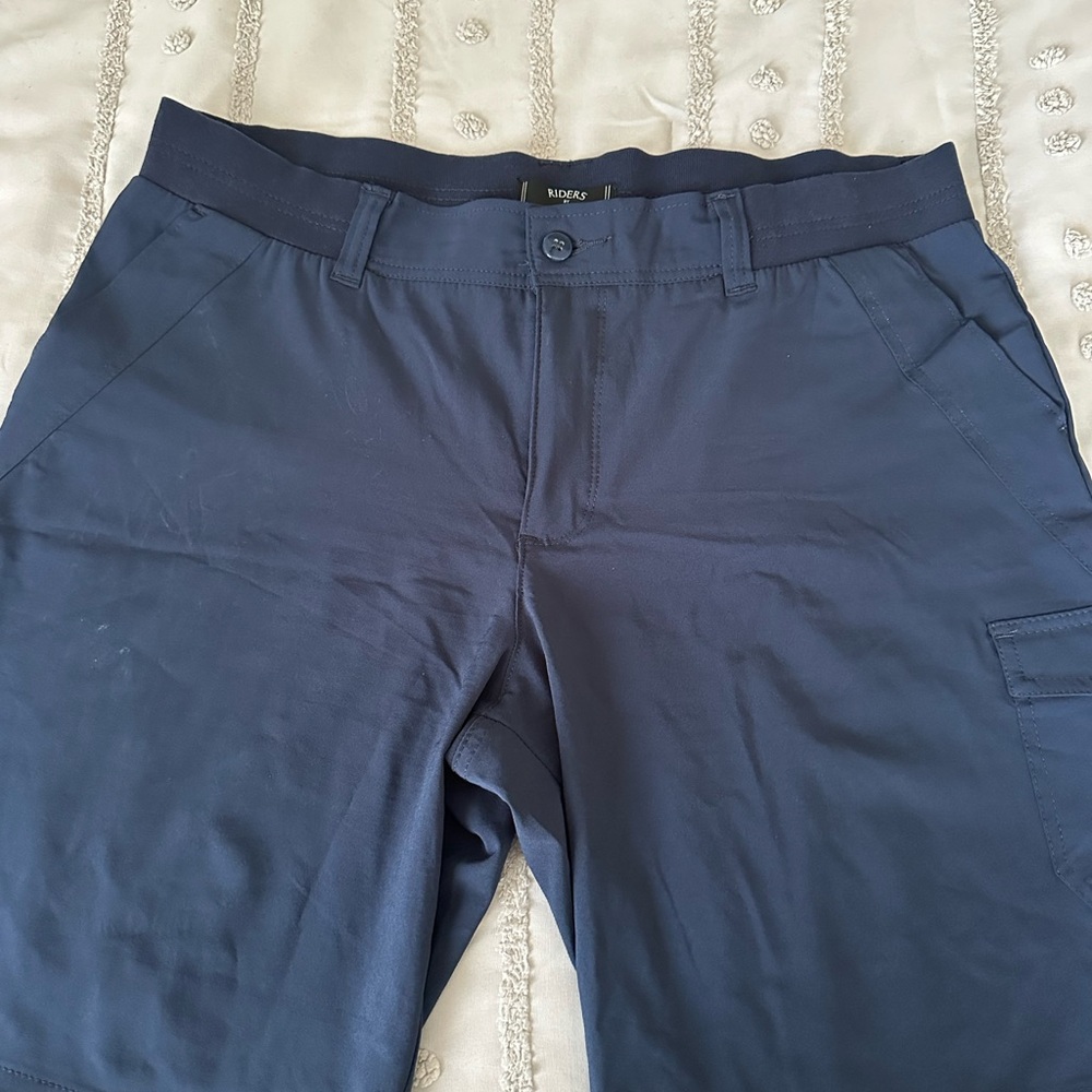 Women’s Lee Riders  Navy Cargo/ Burmuda Short Sz 18 M